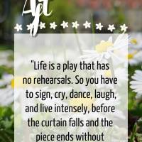 “A vida é uma peça de teatro que não permite ensaios. Por isso cante, chore, dance, ria e viva intensamente, antes que a cortina se feche e a peça ...
