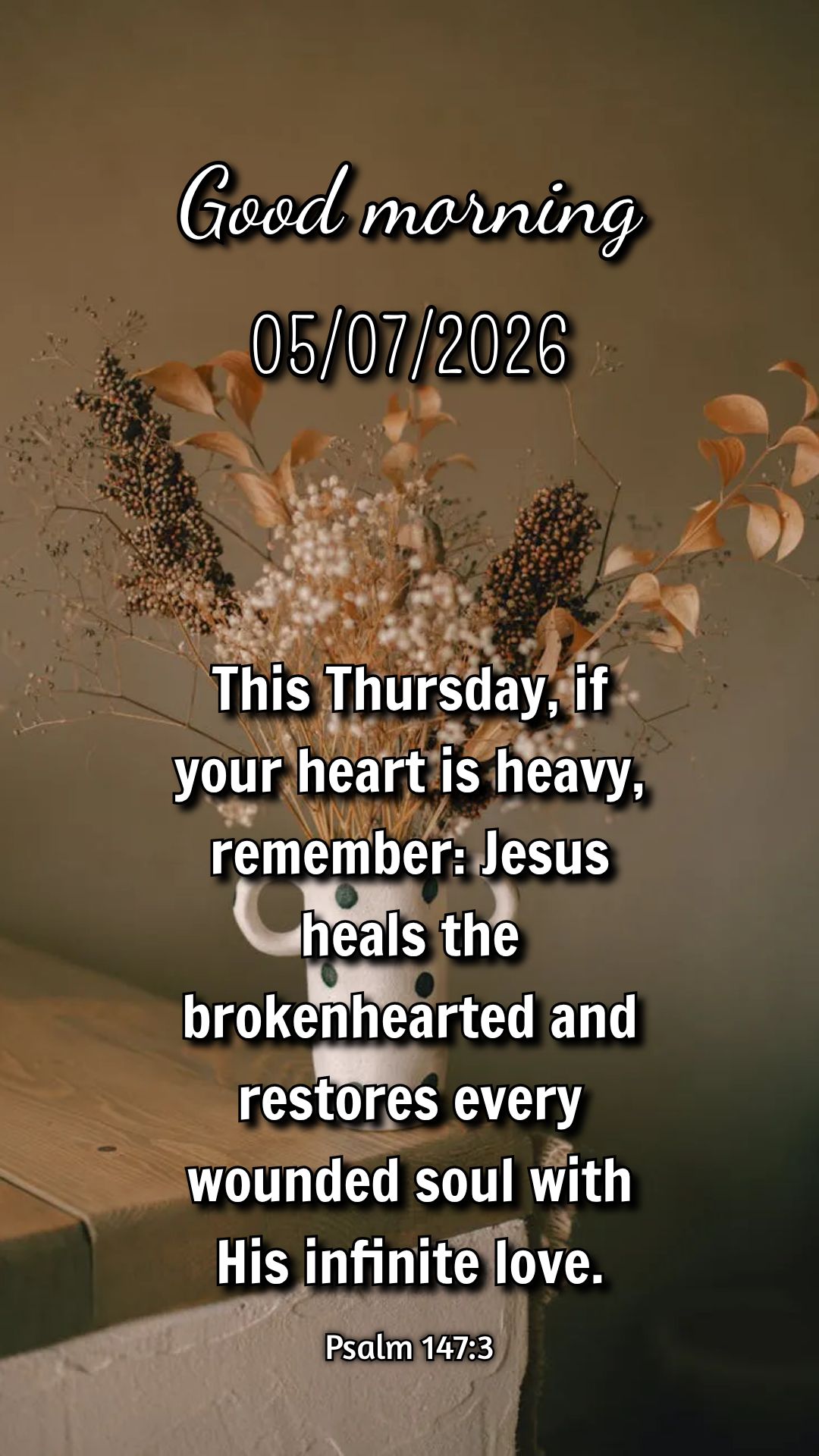Nesta quinta-feira, Deus te convida a recomeçar. Cada amanhecer é uma nova chance de transformação e novos caminhos pela fé. Lamentações 3:22-23...